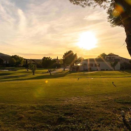 Magnifique Vue Lac Au Golf De Pont-Royal Mallemort Dış mekan fotoğraf