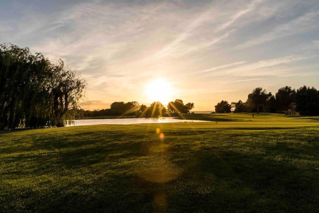 Magnifique Vue Lac Au Golf De Pont-Royal Mallemort Dış mekan fotoğraf