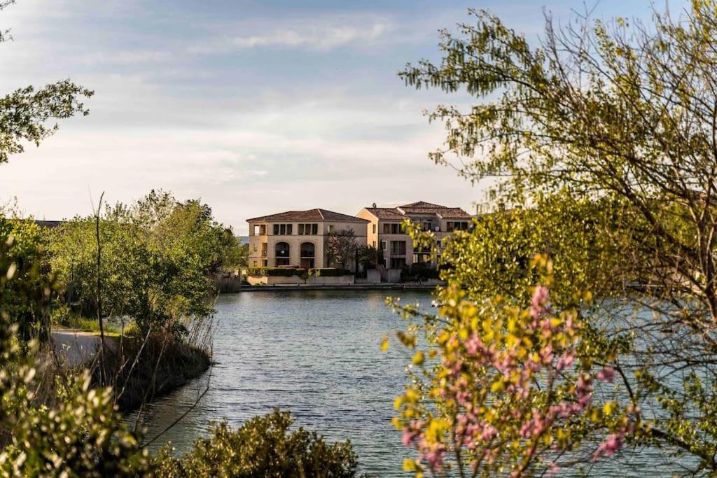 Magnifique Vue Lac Au Golf De Pont-Royal Mallemort Dış mekan fotoğraf